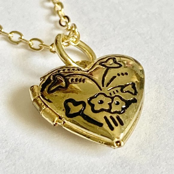 Vintage Gold Flower Heart Locket Necklace Dainty Small Photo Charm 18" Plated - Picture 6 of 10